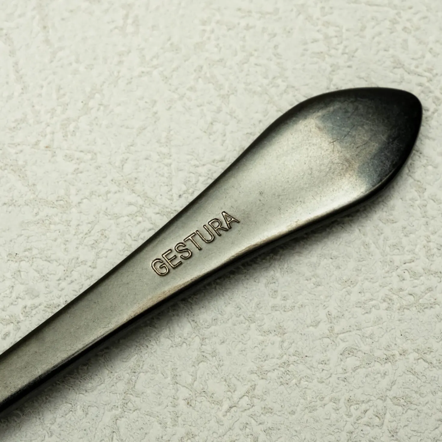 Gestura Lepel Gunmetal