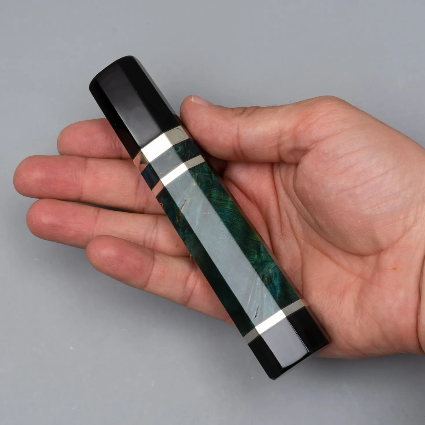 Handvat Blauw/Groen hout met Buffelhoorn 135 mm