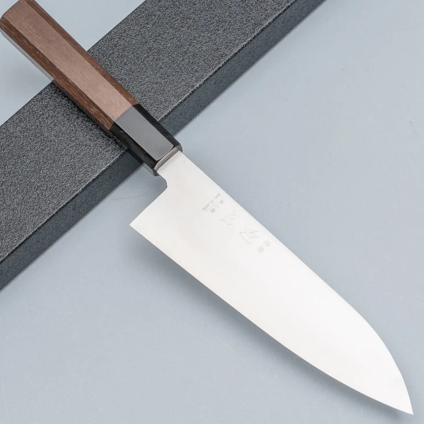 Hatsukokoro Hayabusa Ginsan Santoku 17 cm