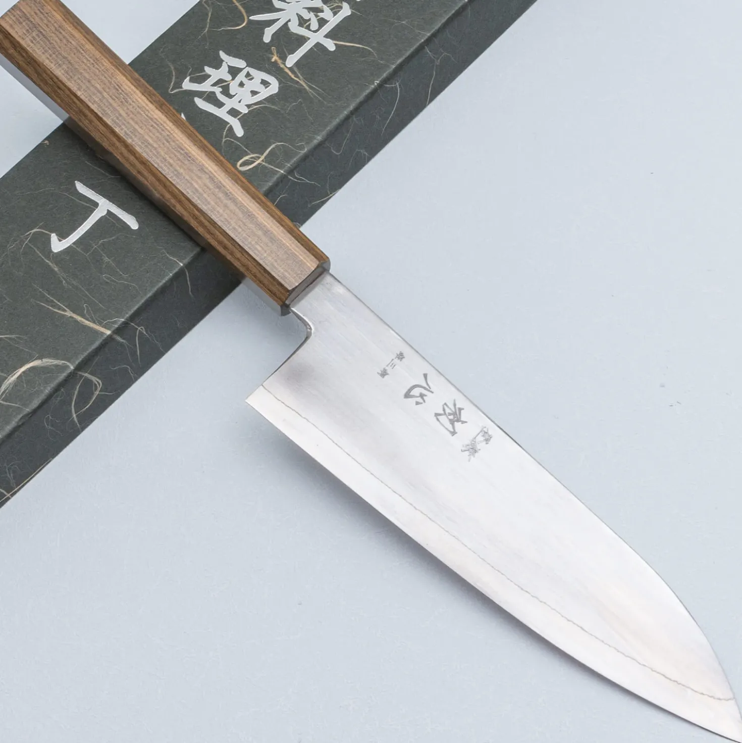 Hatsukokoro Hayabusa Ginsan Bubinga Santoku 17 cm