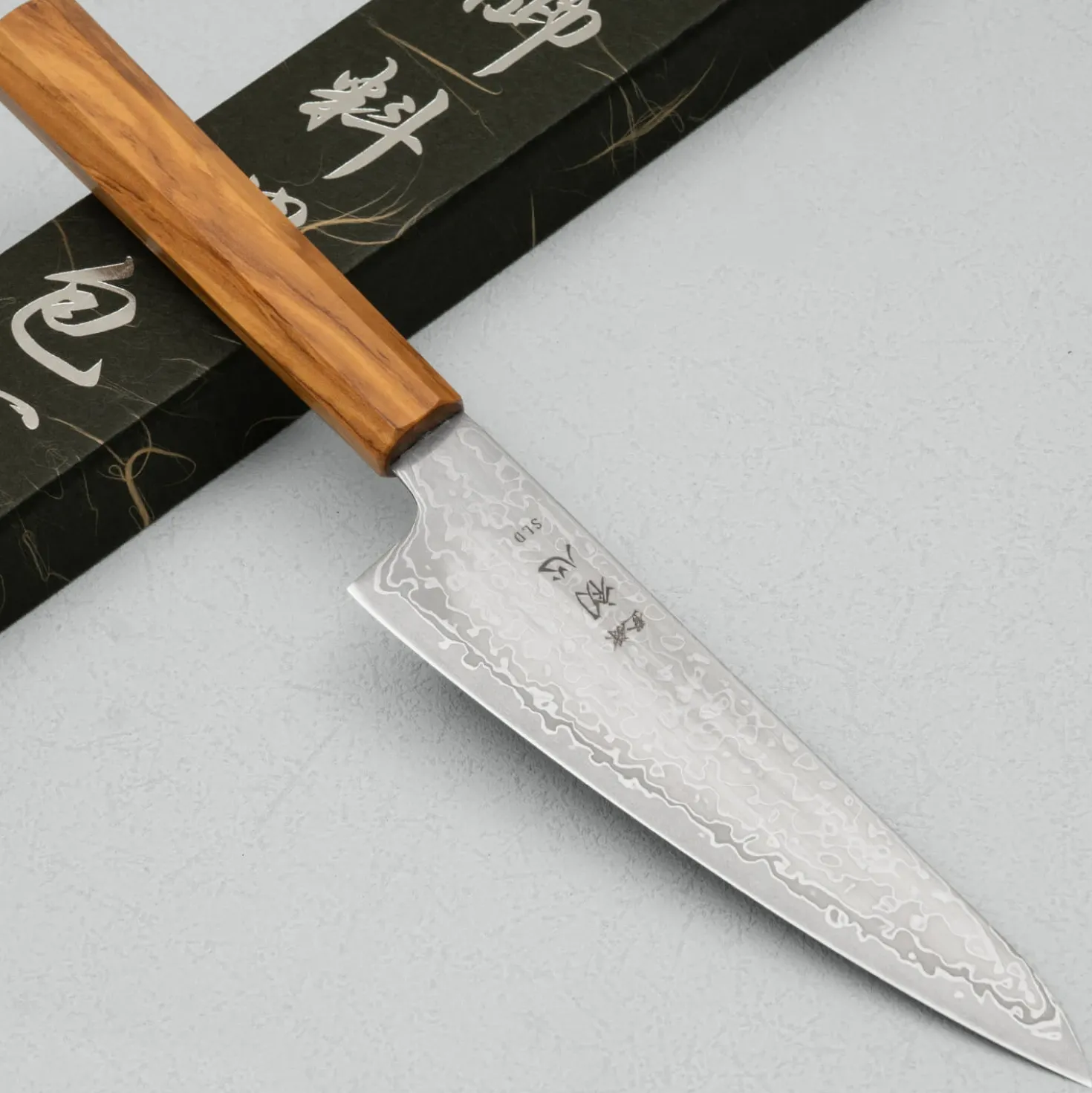 Hatsukokoro Hikari SLD Damast Olive Ko-Santoku 15 cm