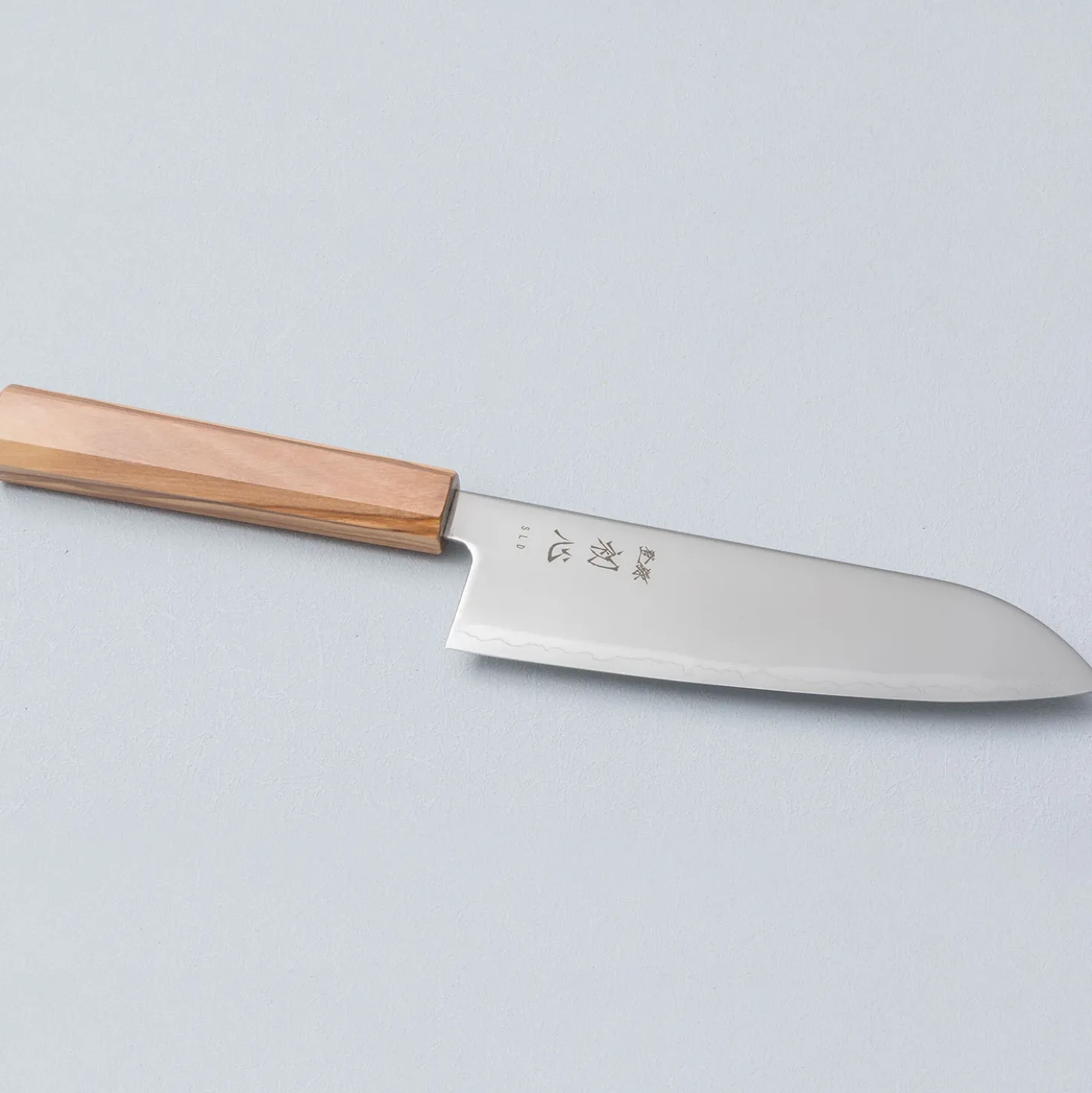 Hatsukokoro Hikari SLD Olive Santoku 17 cm