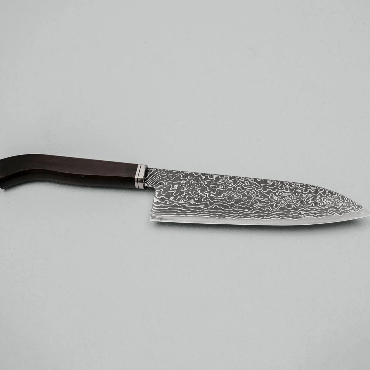 Hatsukokoro Ryuhyo Kurozome SG2 Damast Curved Ebony Santoku 17.5 cm