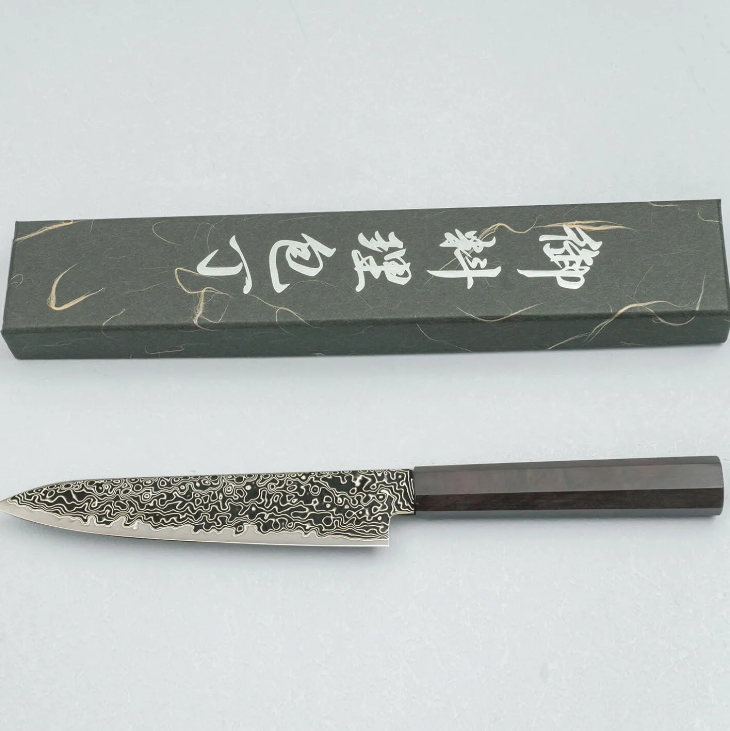 Hatsukokoro Ryuhyo SG2 Damast Kurozome Ebony Petty 15 cm