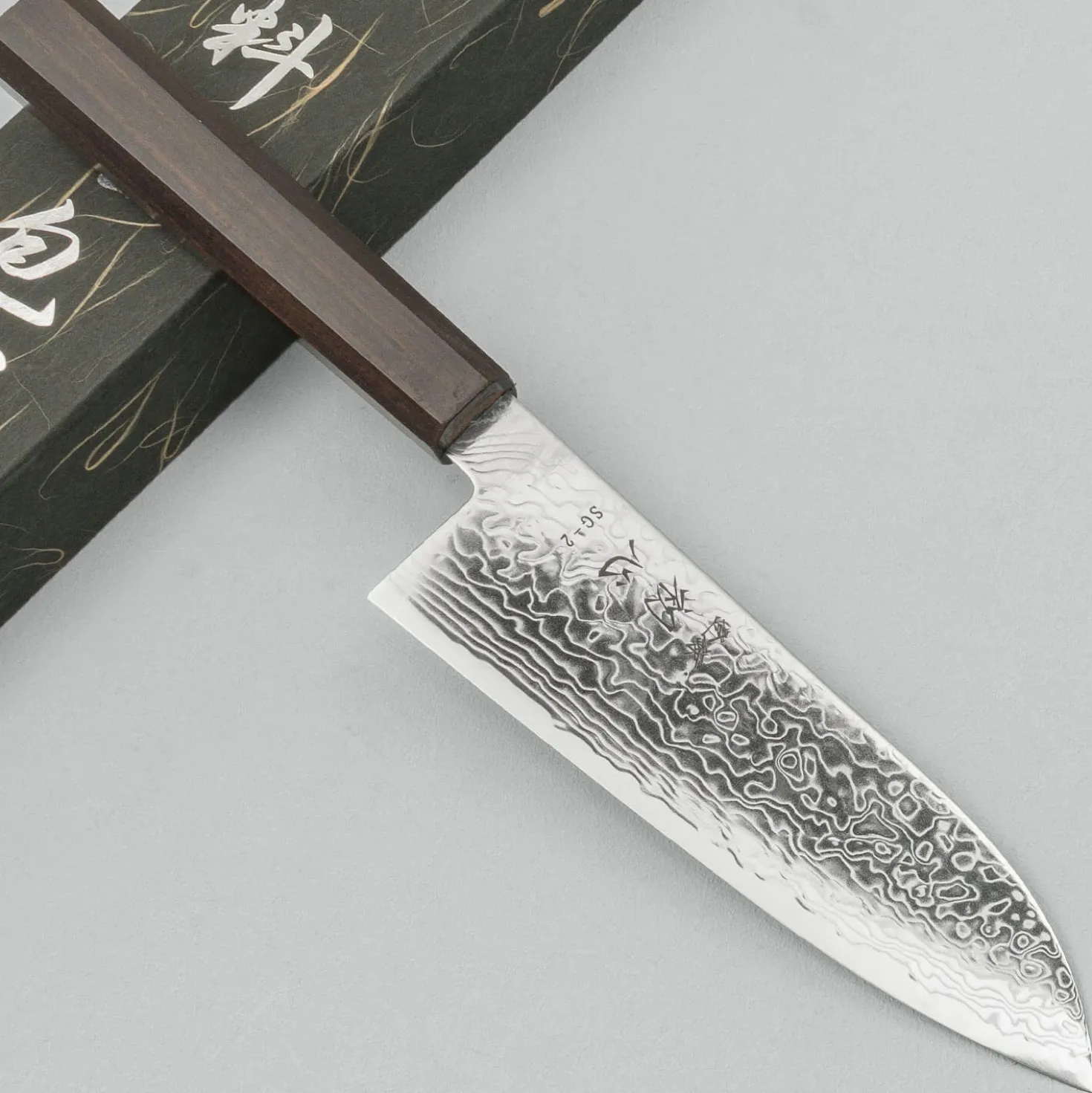 Hatsukokoro Ryuhyo SG2 Damast Ebony Santoku 18 cm