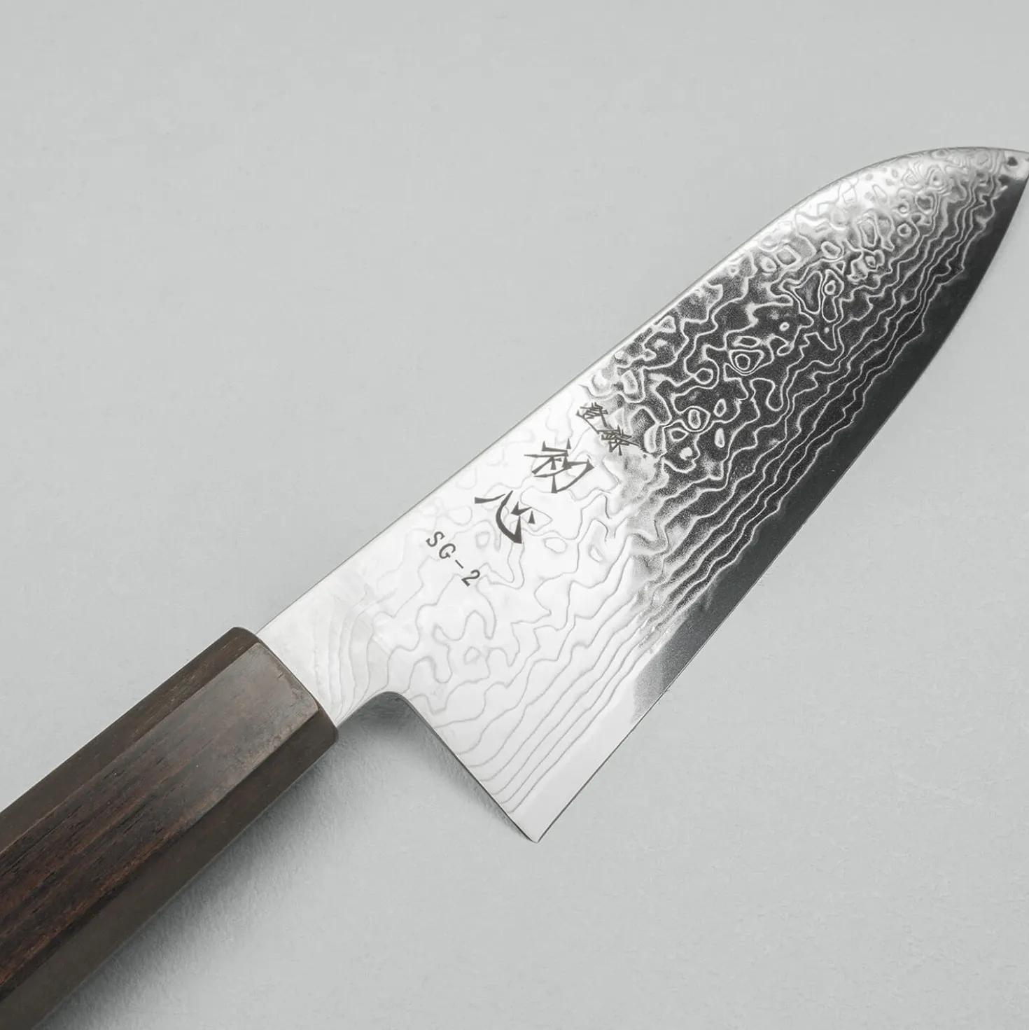 Hatsukokoro Ryuhyo SG2 Damast Ebony Santoku 18 cm
