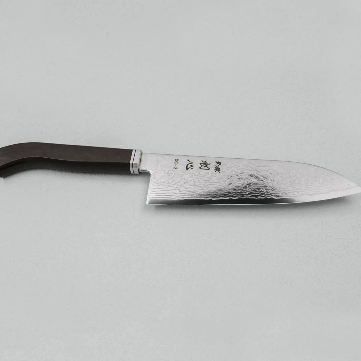 Hatsukokoro Ryuhyo SG2 Damast Curved Ebony Santoku 18 cm