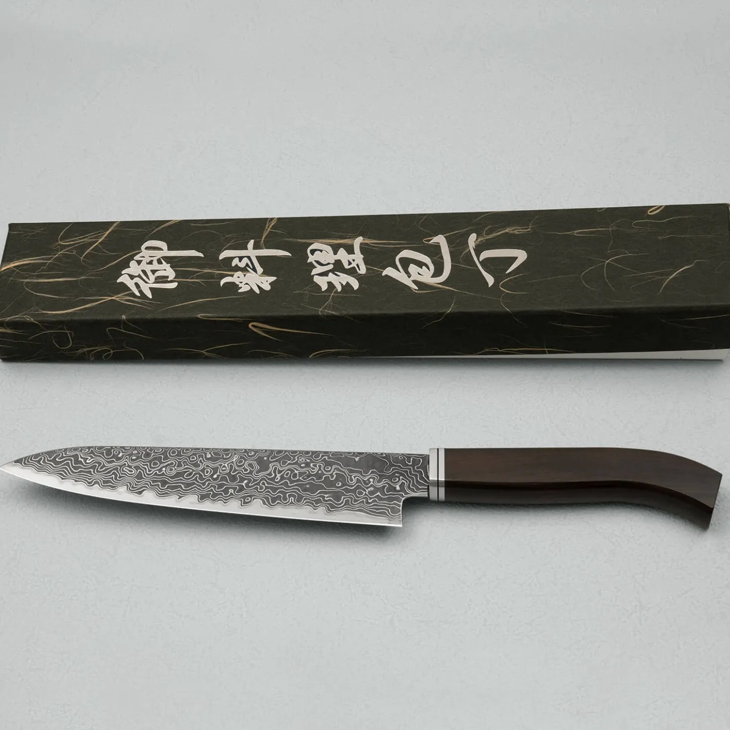 Hatsukokoro Ryuhyo SG2 Damast Kurozome Curved Ebony Petty 15 cm