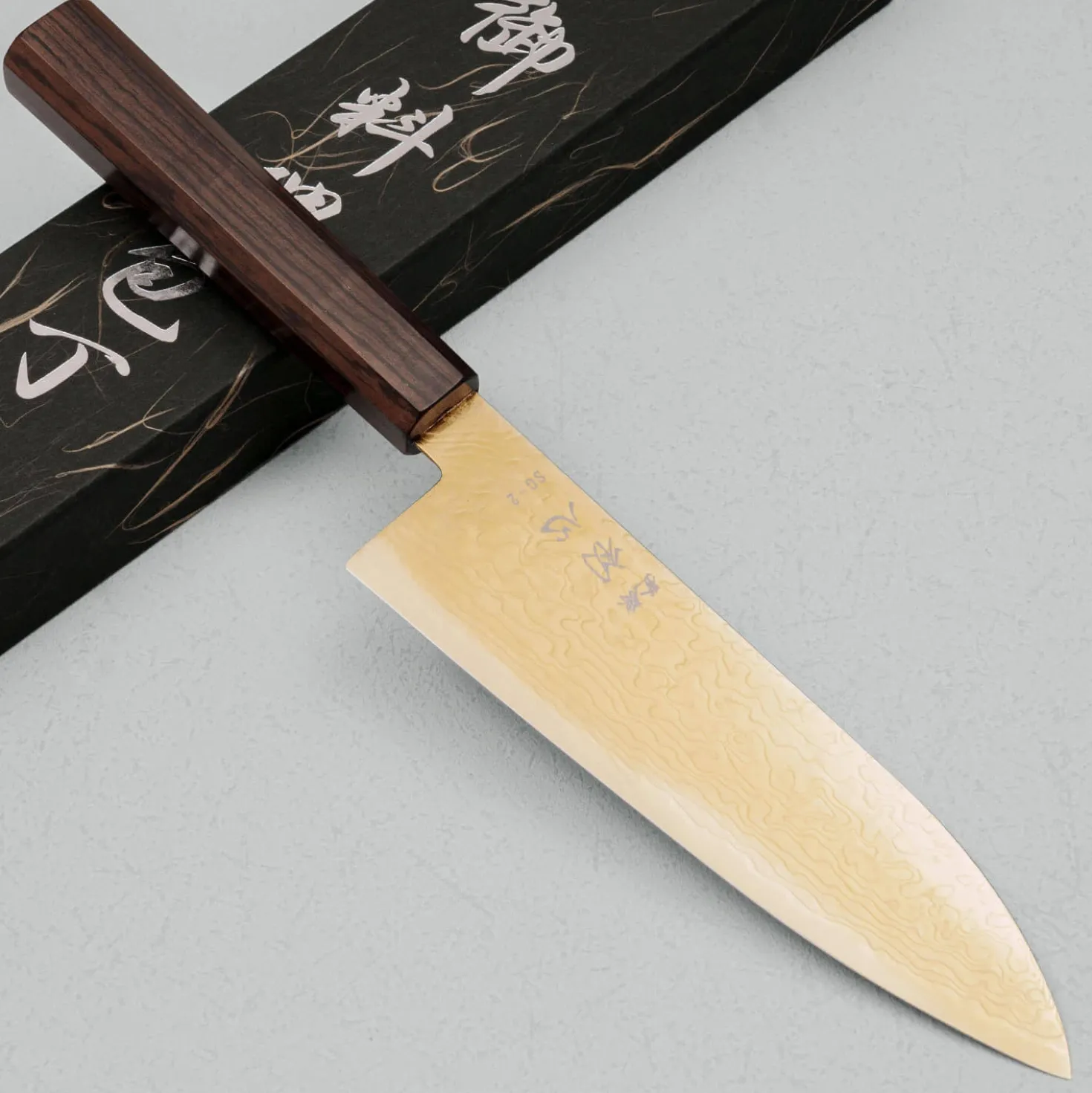 Hatsukokoro Ryuhyo SG2 Damast Ebony Gold Coating Santoku 18 cm