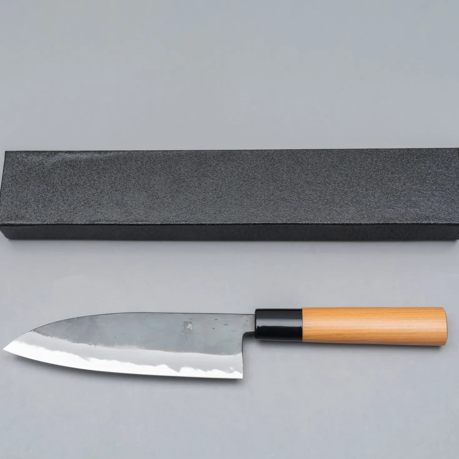 Hinokuni Shirogami Kurouchi Petty 15 cm