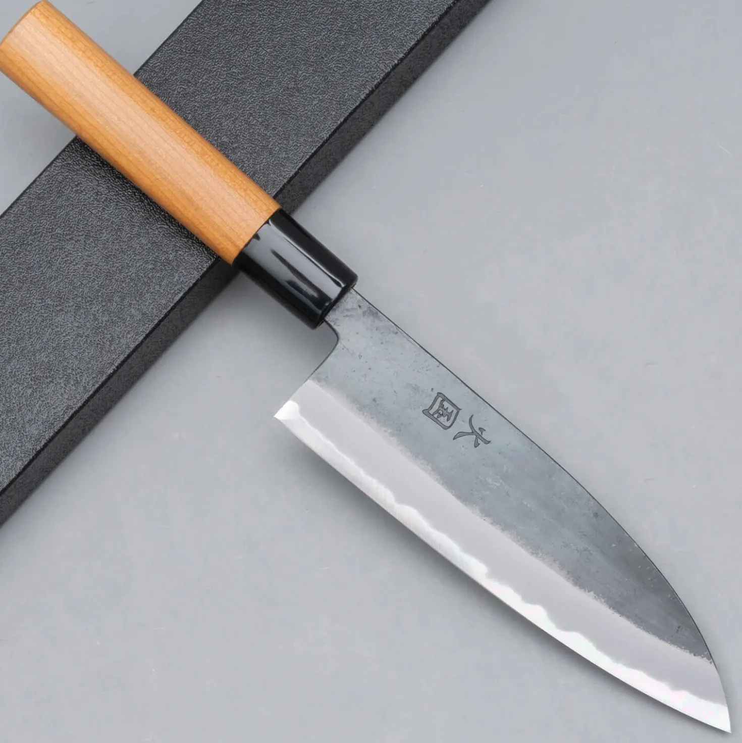 Hinokuni Shirogami Kurouchi Petty 15 cm