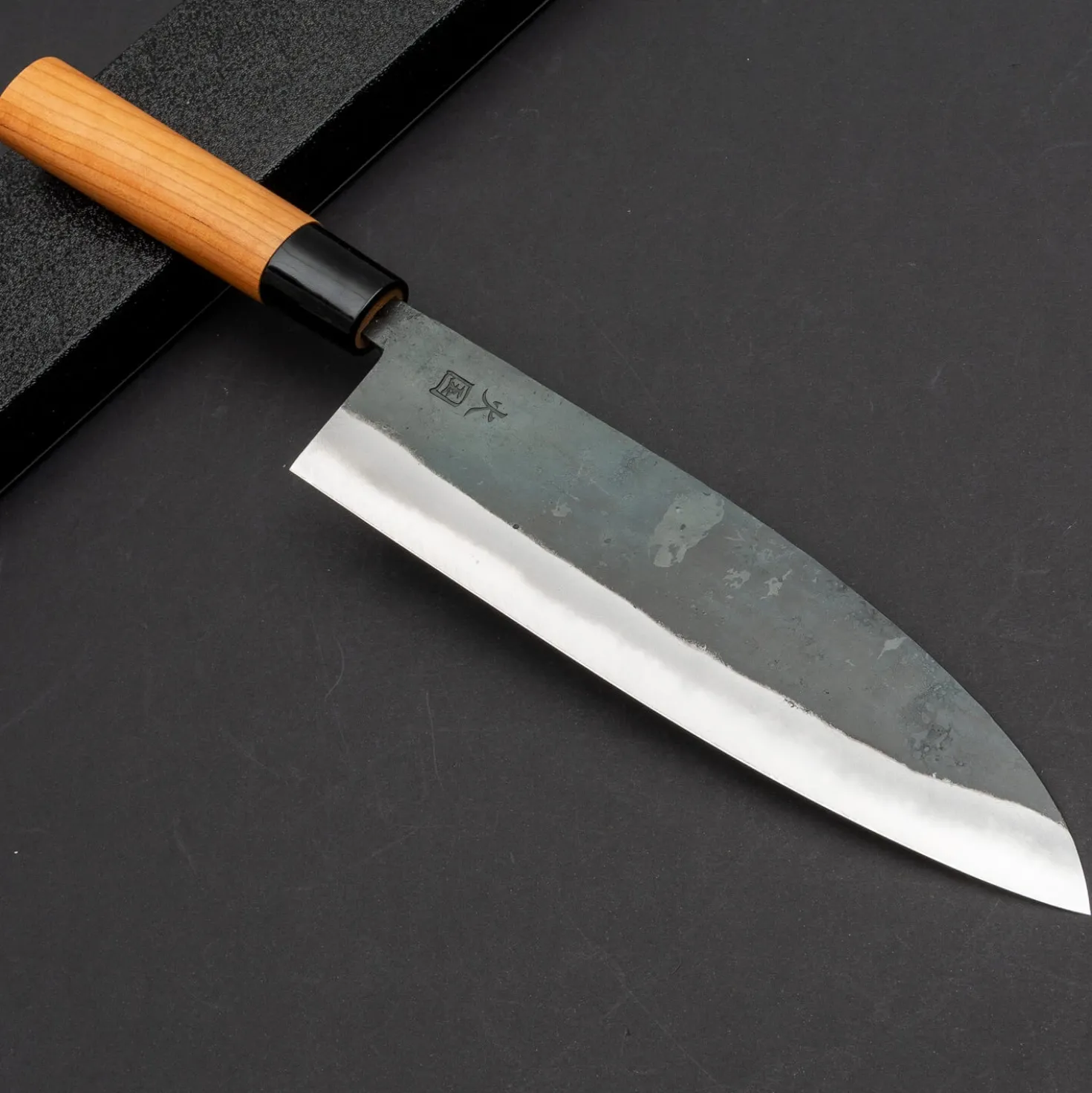 Hinokuni Shirogami Kurouchi Santoku 21