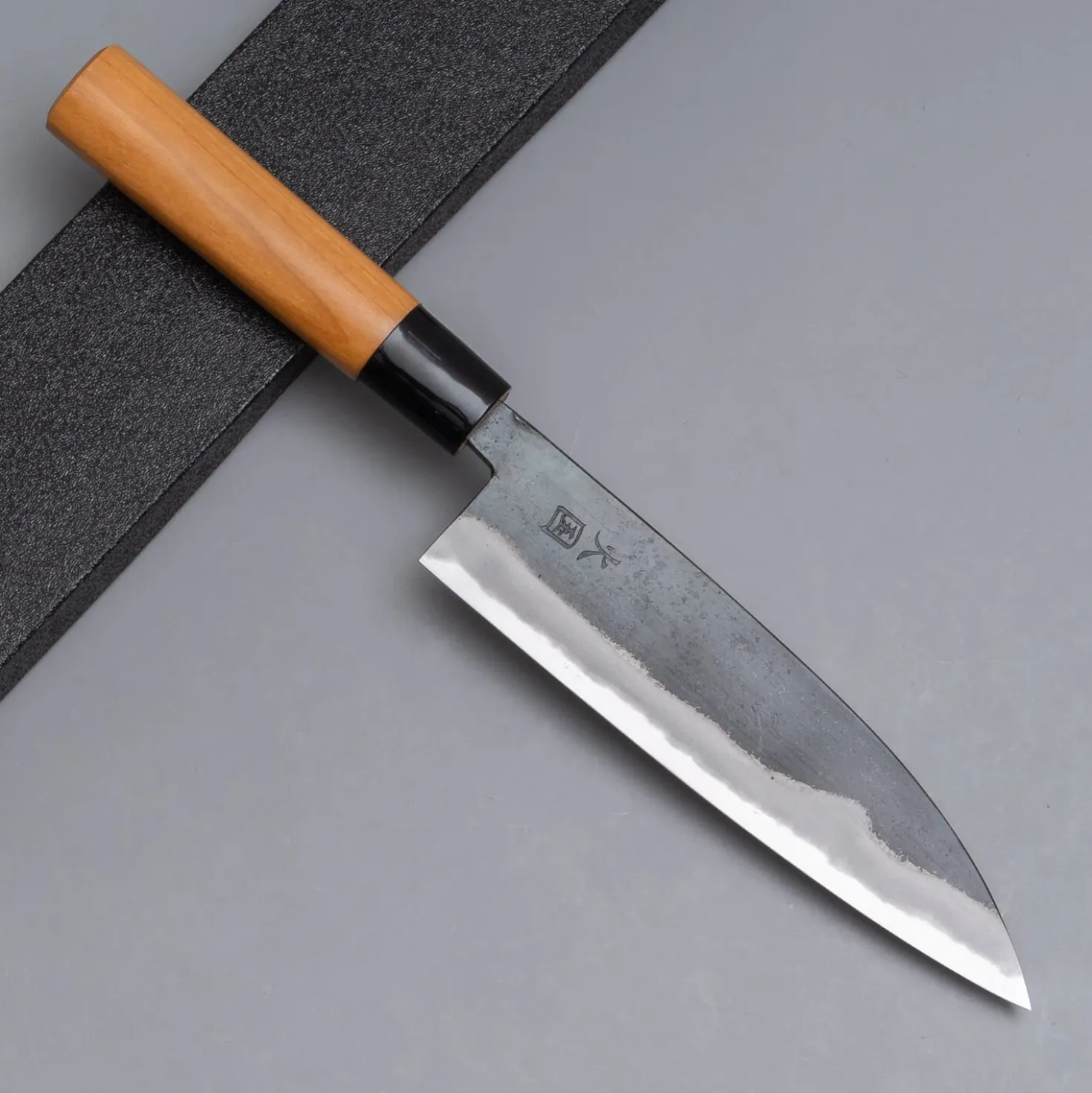 Hinokuni Shirogami Kurouchi Gyuto 18 cm