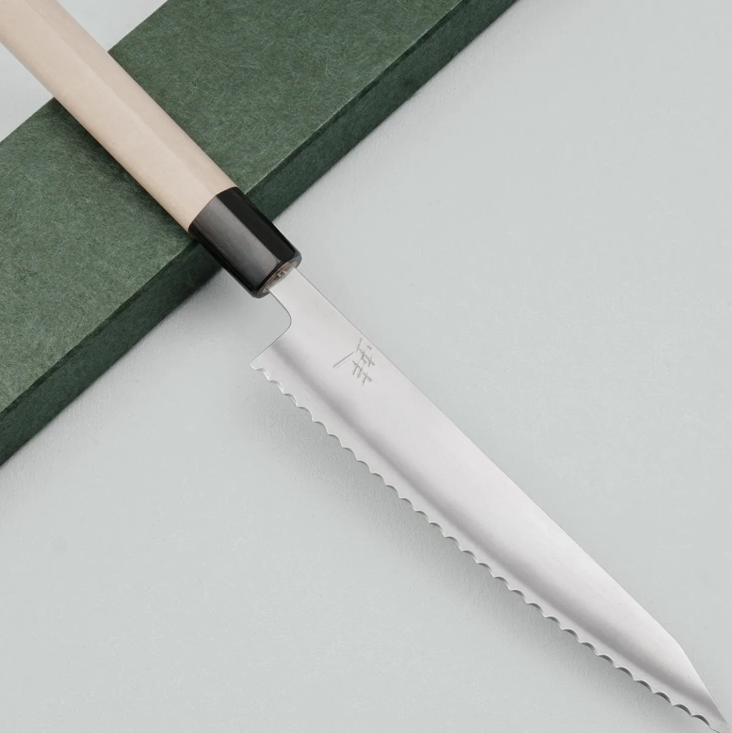 JNS Kaeru Kasumi SLD Serrated Petty 18 cm
