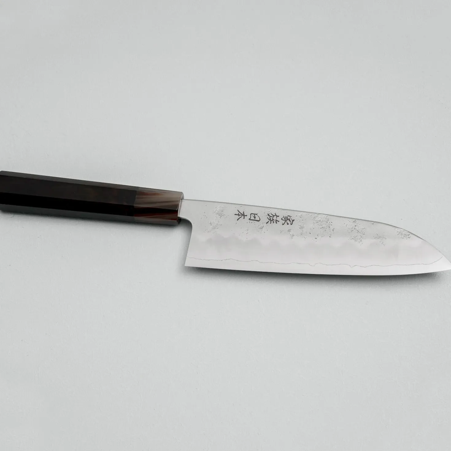 Kazoku Ginsan Nashiji Ebony Santoku 17 cm
