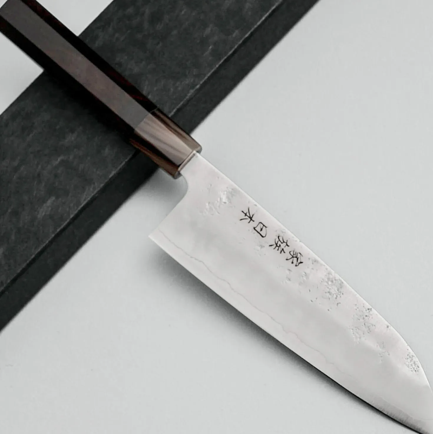 Kazoku Ginsan Nashiji Ebony Santoku 17 cm