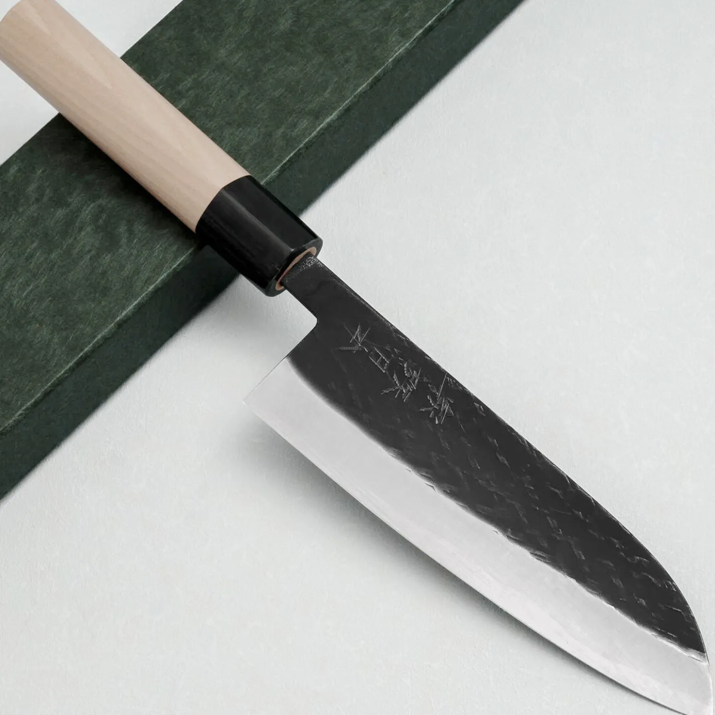 Kazoku Kaji Black Santoku 17 cm