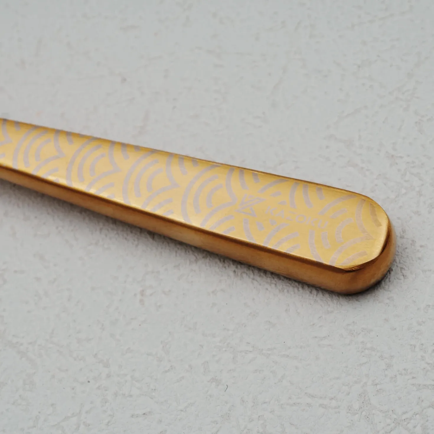 Kazoku Palet / Spatula Waves Gold 10 cm