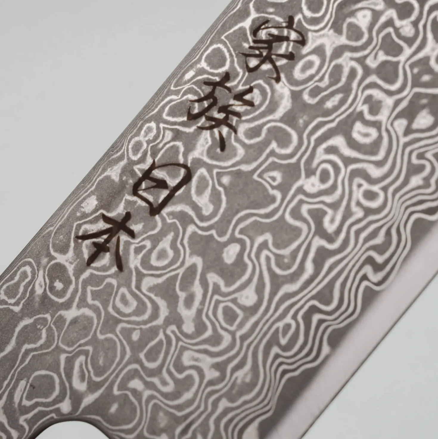 Kazoku Rinmon Ebony Santoku 18 cm