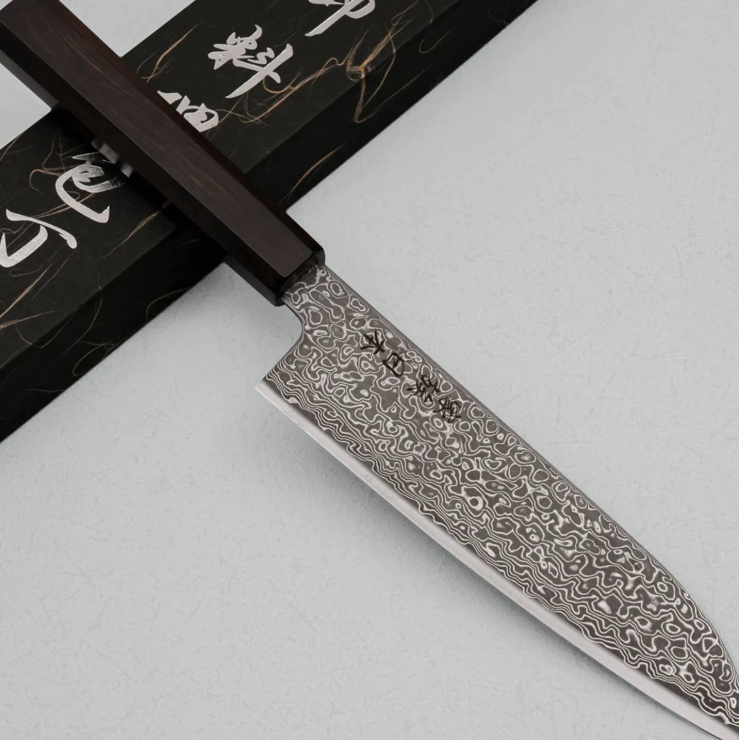 Kazoku Rinmon Ebony Santoku 18 cm