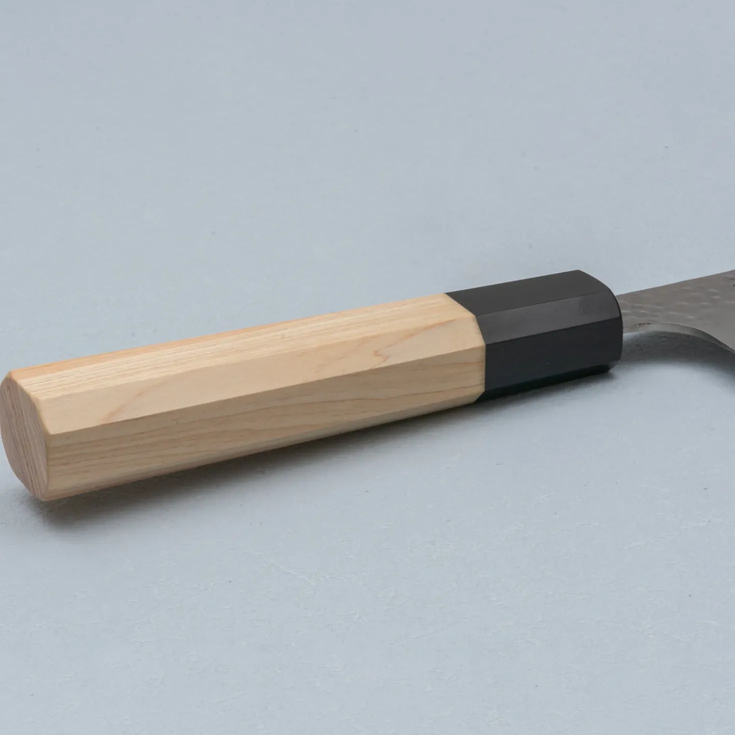 Kazoku Uteki Premium Hinoki Santoku 18 cm