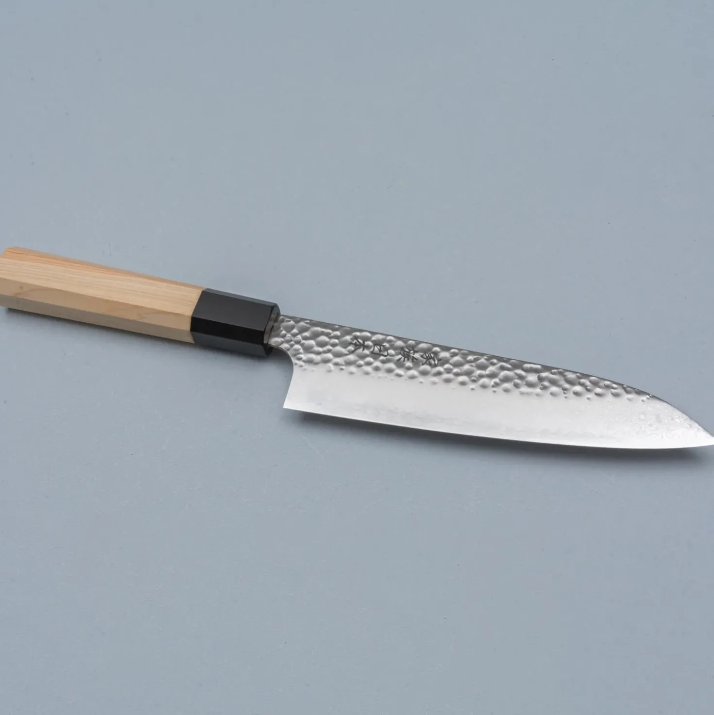 Kazoku Uteki Premium Hinoki Santoku 18 cm
