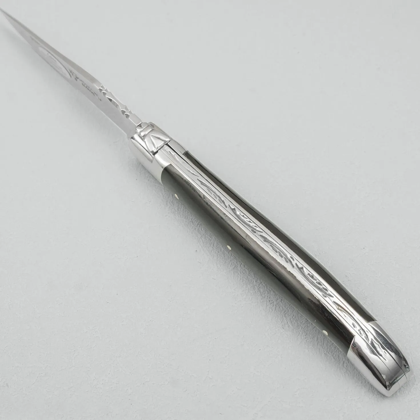 Laguiole en Aubrac Classic Zakmes Zwart Hoorn 12 cm