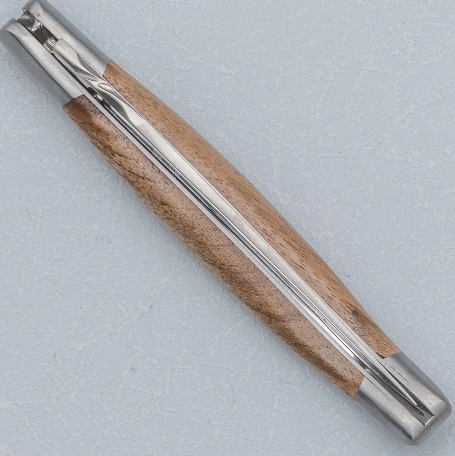 Laguiole en Aubrac Classic Zakmes Walnoothout 12 cm