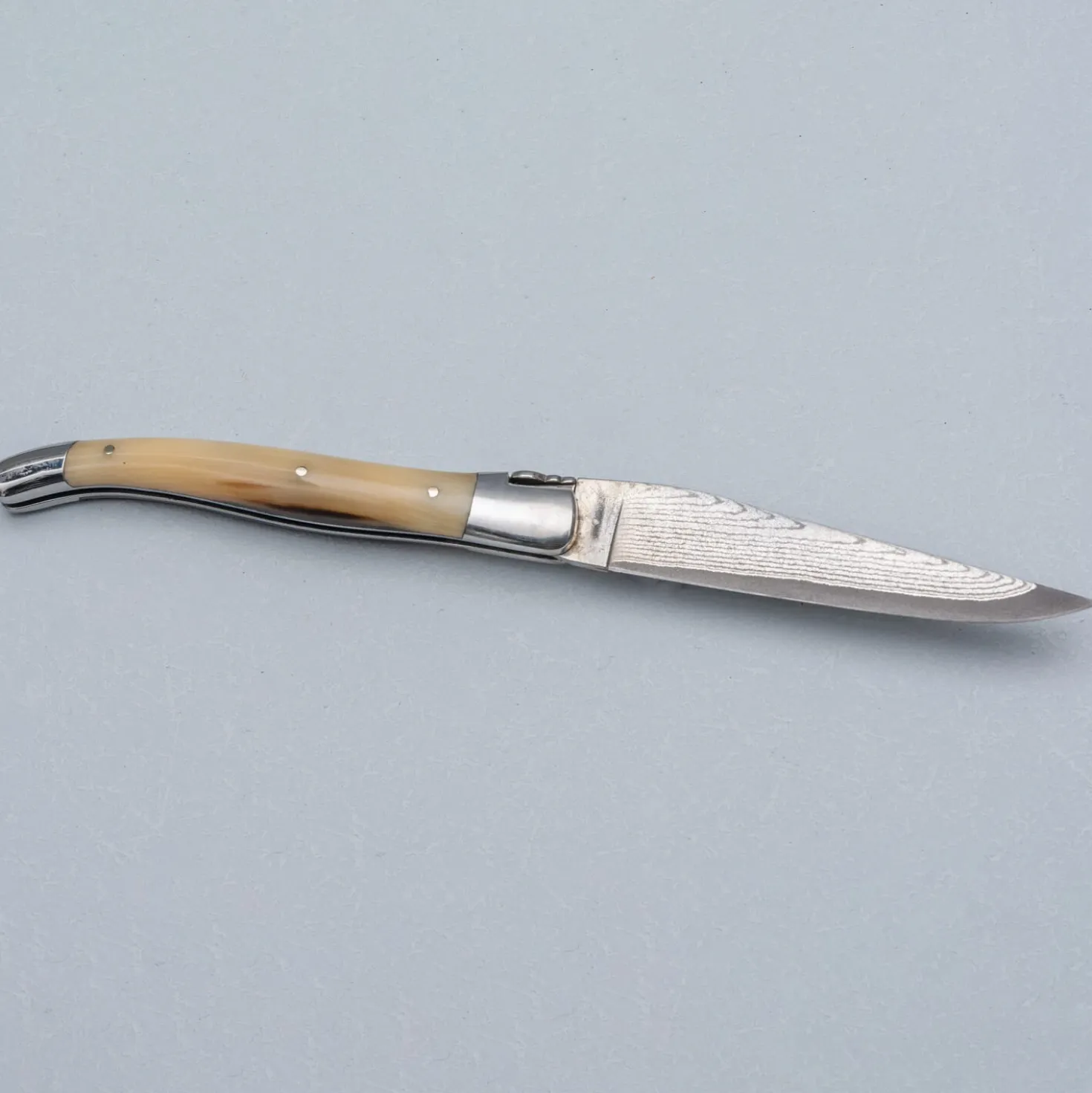 Laguiole en Aubrac Damast Zakmes Hoorn 12 cm