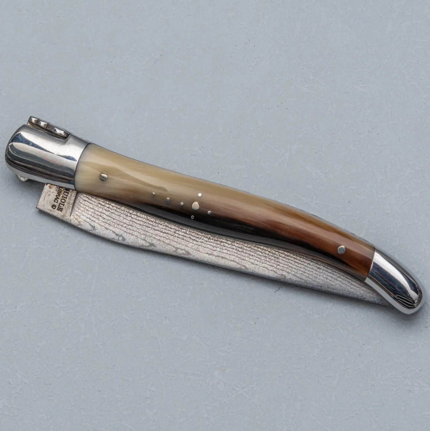 Laguiole en Aubrac Damast Zakmes Hoorn 12 cm