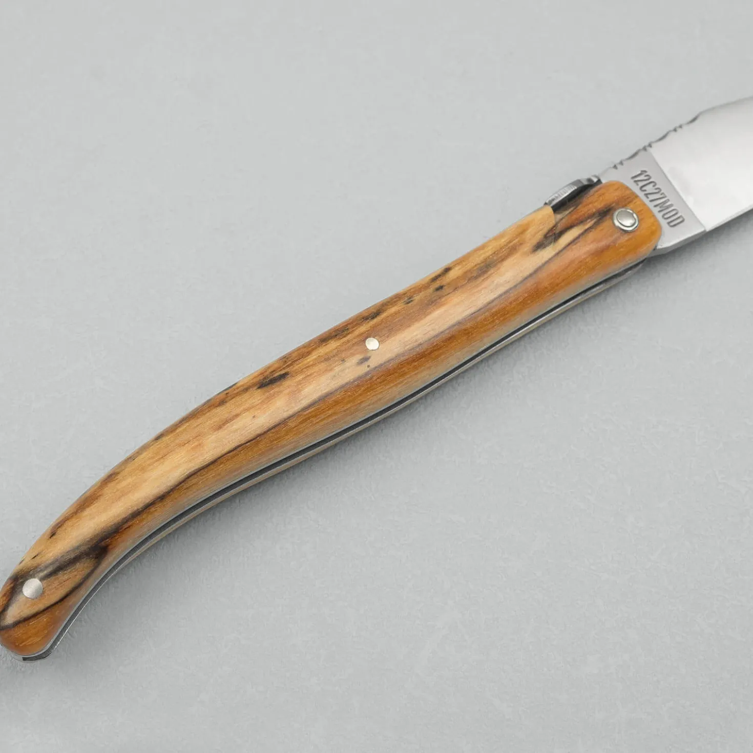 Laguiole en Aubrac Queen Bee Zakmes Aubrac Wood 12 cm