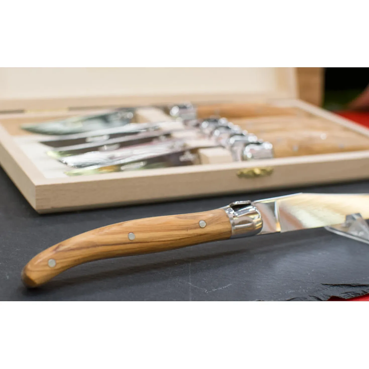 Laguiole Steakmessen Jean Dubost Olijfhout