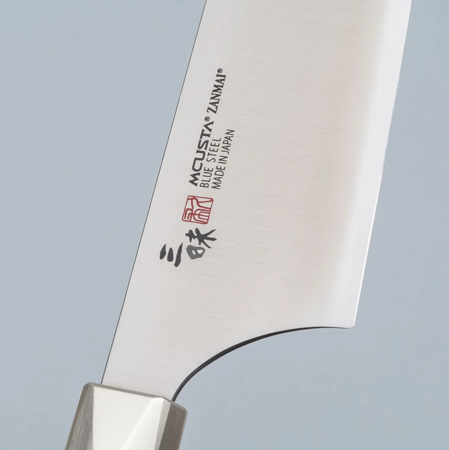 Mcusta Zanmai Beyond Santoku 18 cm
