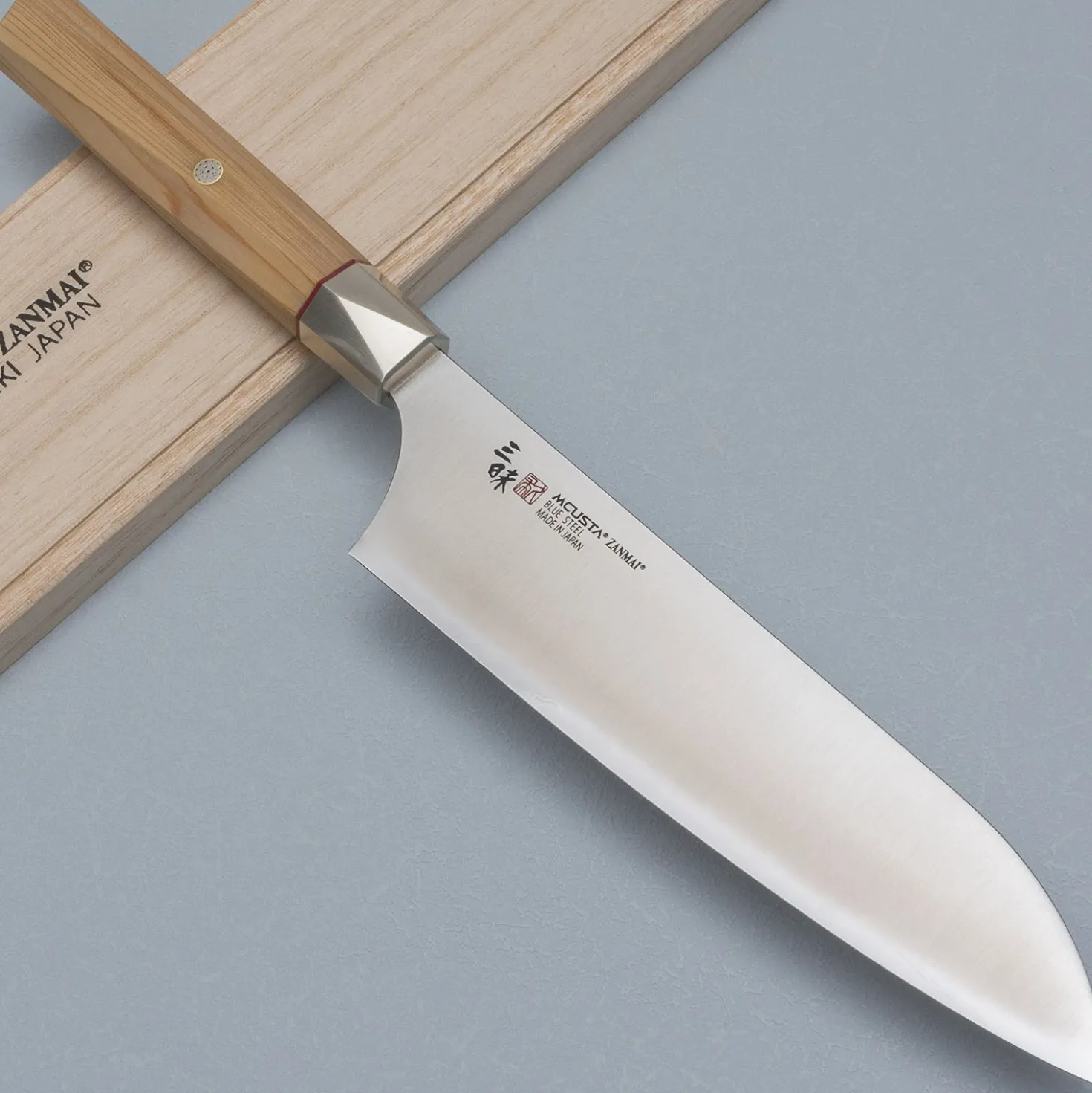 Mcusta Zanmai Beyond Santoku 18 cm