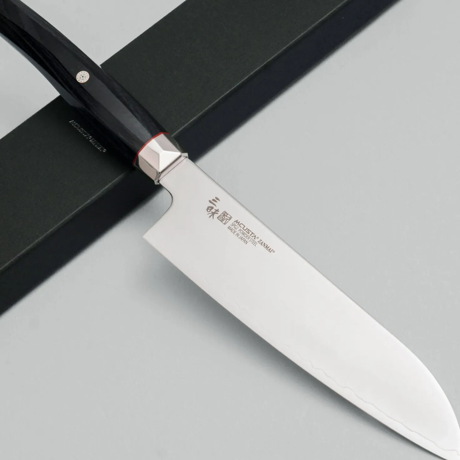 Mcusta Zanmai Revolution Black Santoku 18 cm