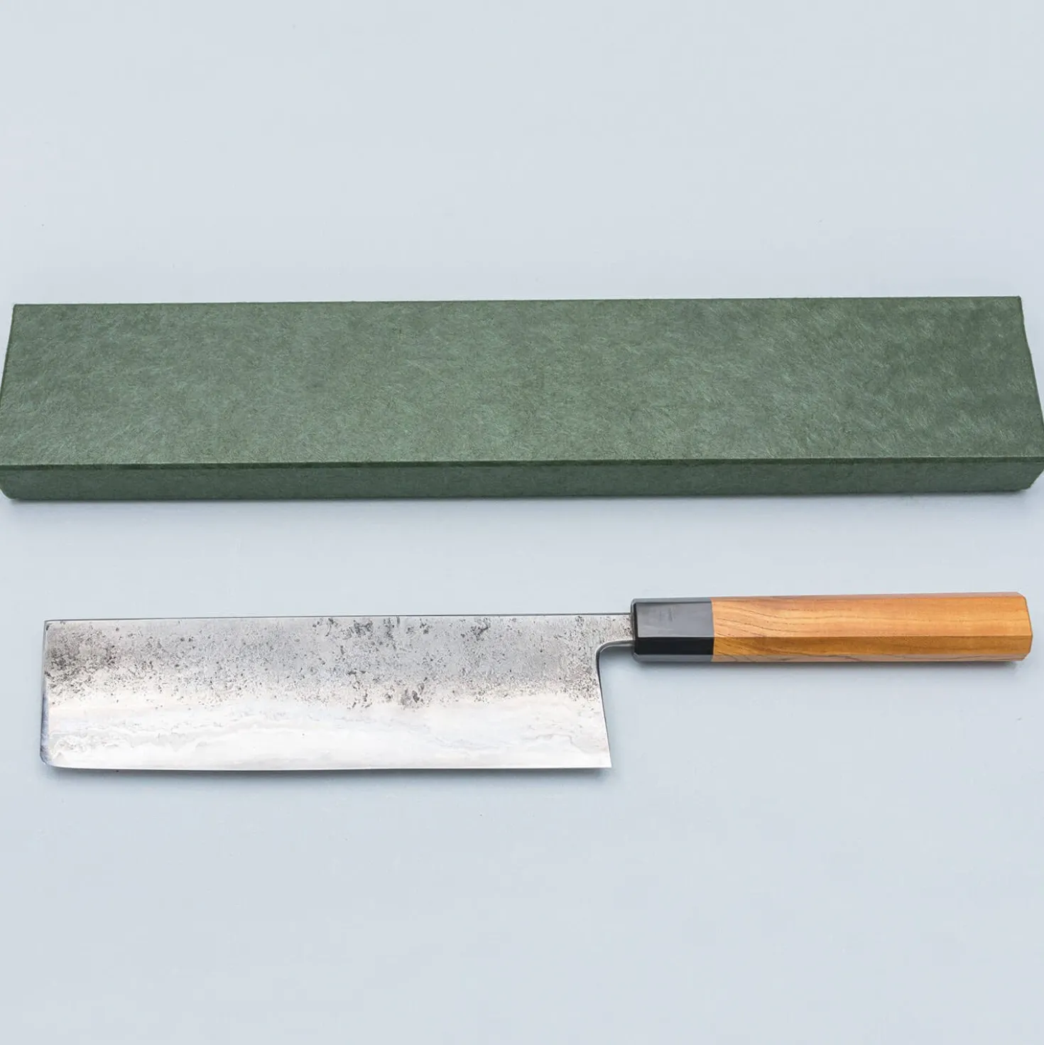 Munetoshi Blooming Iron Nashiji Nakiri 21 cm