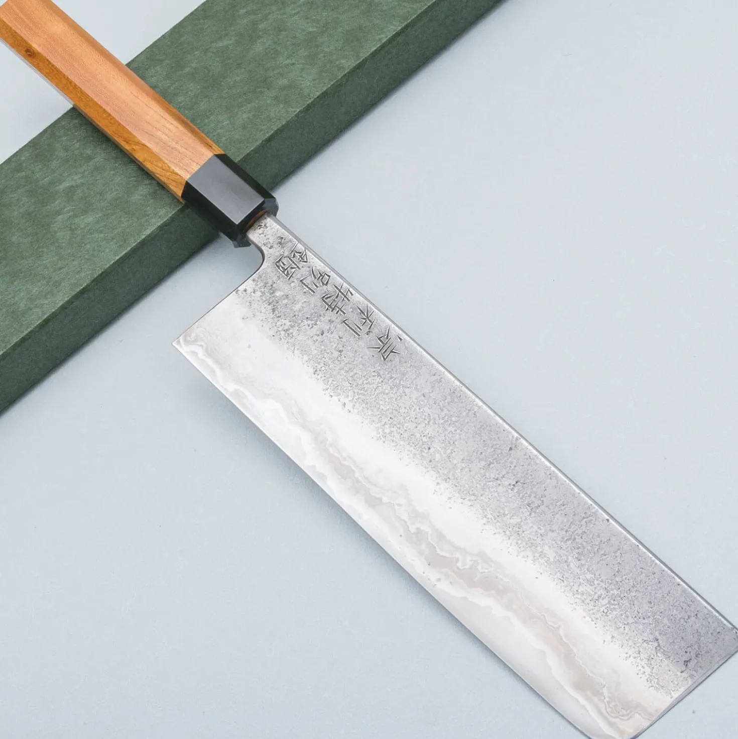 Munetoshi Blooming Iron Nashiji Nakiri 21 cm