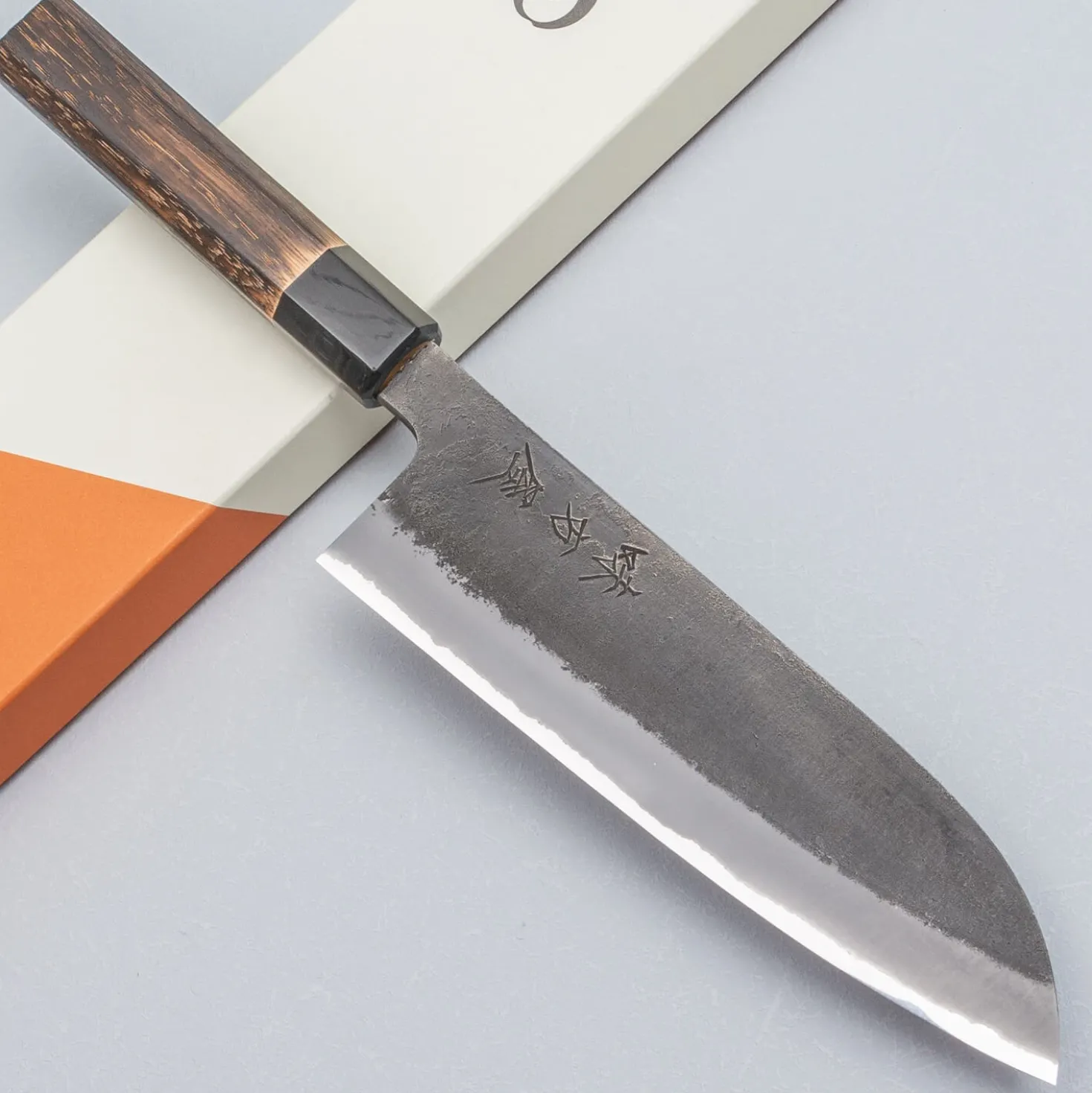 Mutsumi Hinoura Shirogami Kurouchi Nashiji Santoku 18 cm