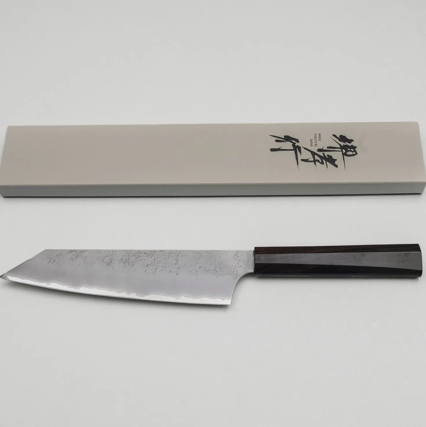Sakai Takayuki VG10 Nashiji Ebony Kengata 19 cm