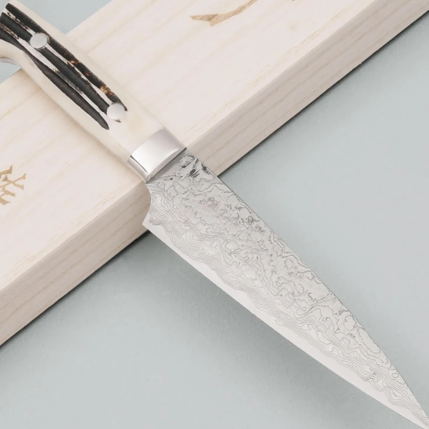 Takeshi Saji SG2 Diamond Damast Staghorn Petty 15 cm