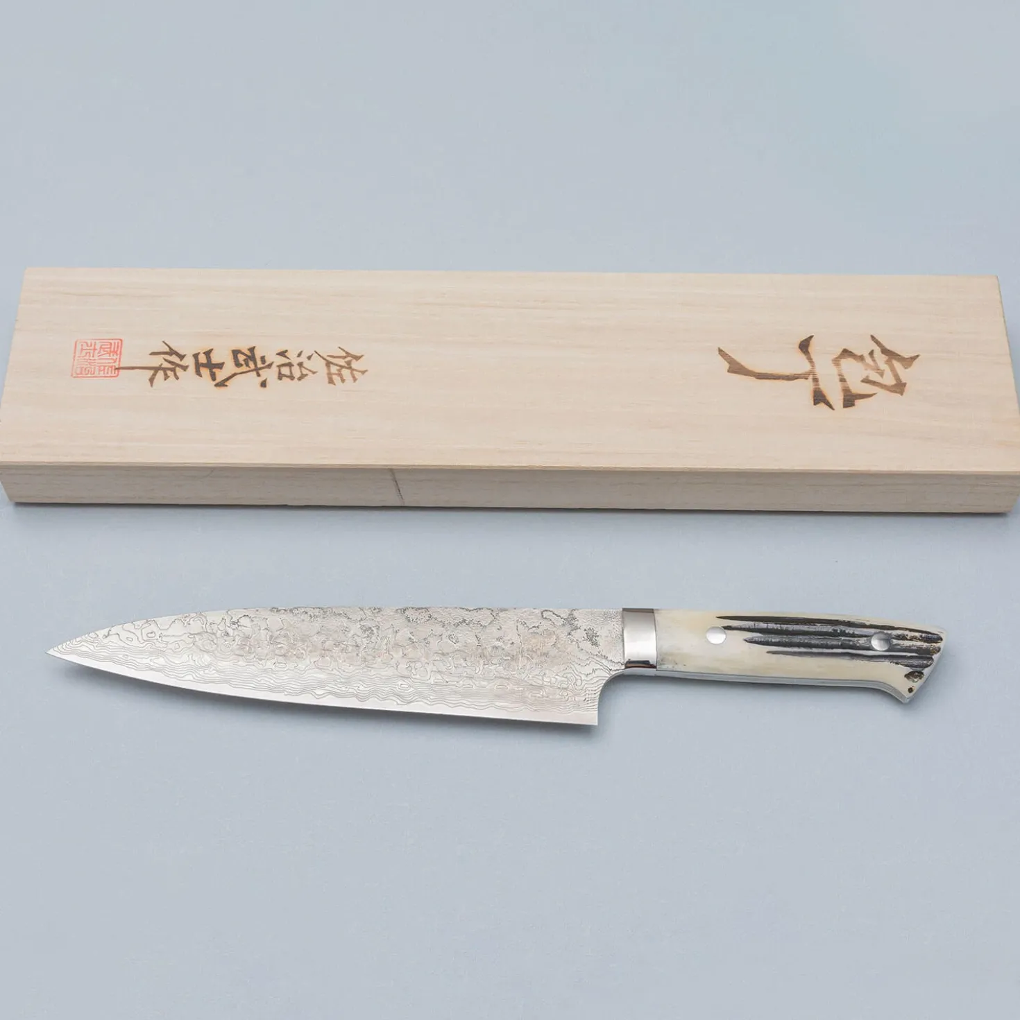 Takeshi Saji SG2 Diamond Damast Staghorn Santoku 18 cm