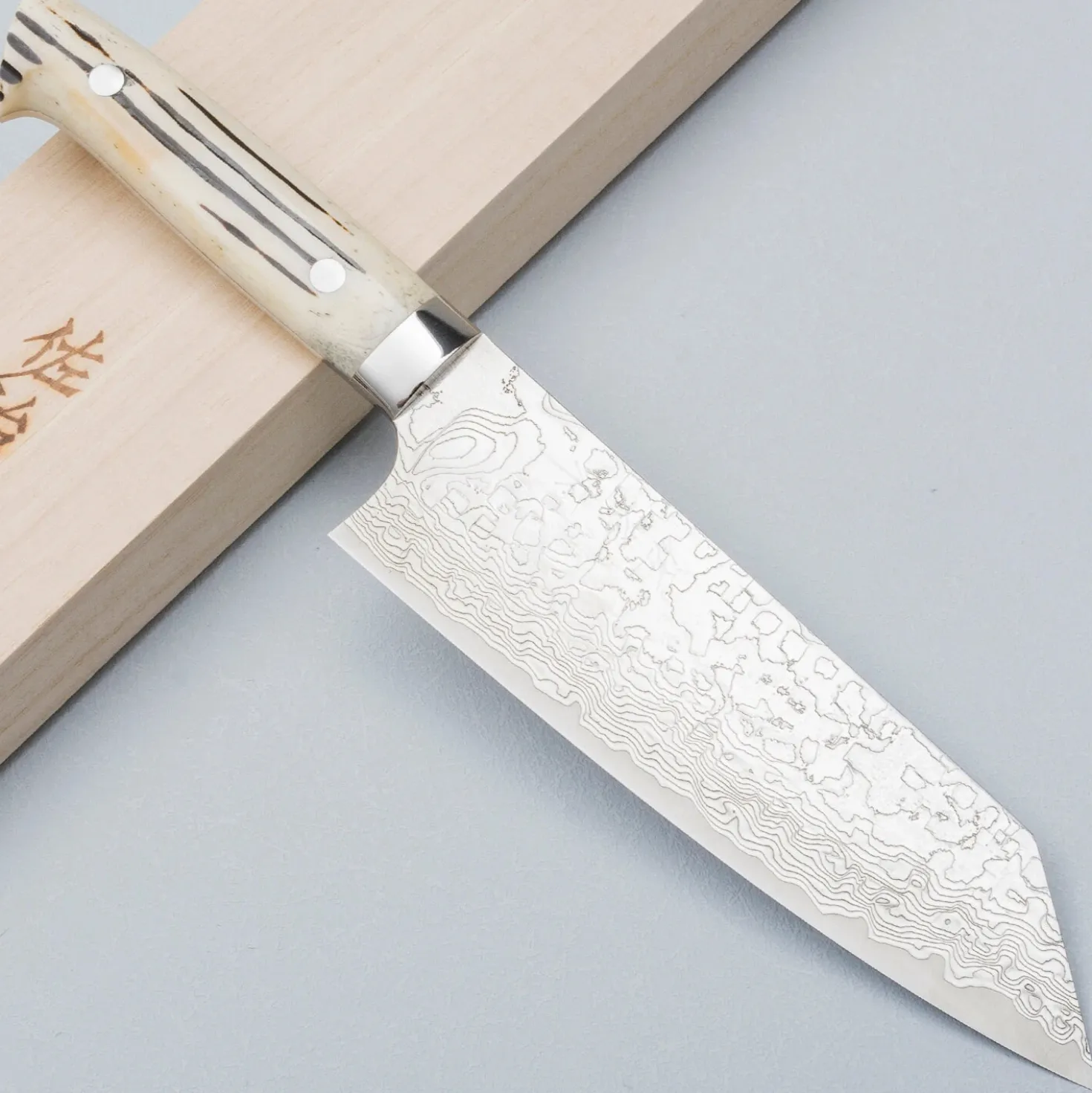 Takeshi Saji SG2 Diamond Damast Staghorn Bunka 18 cm