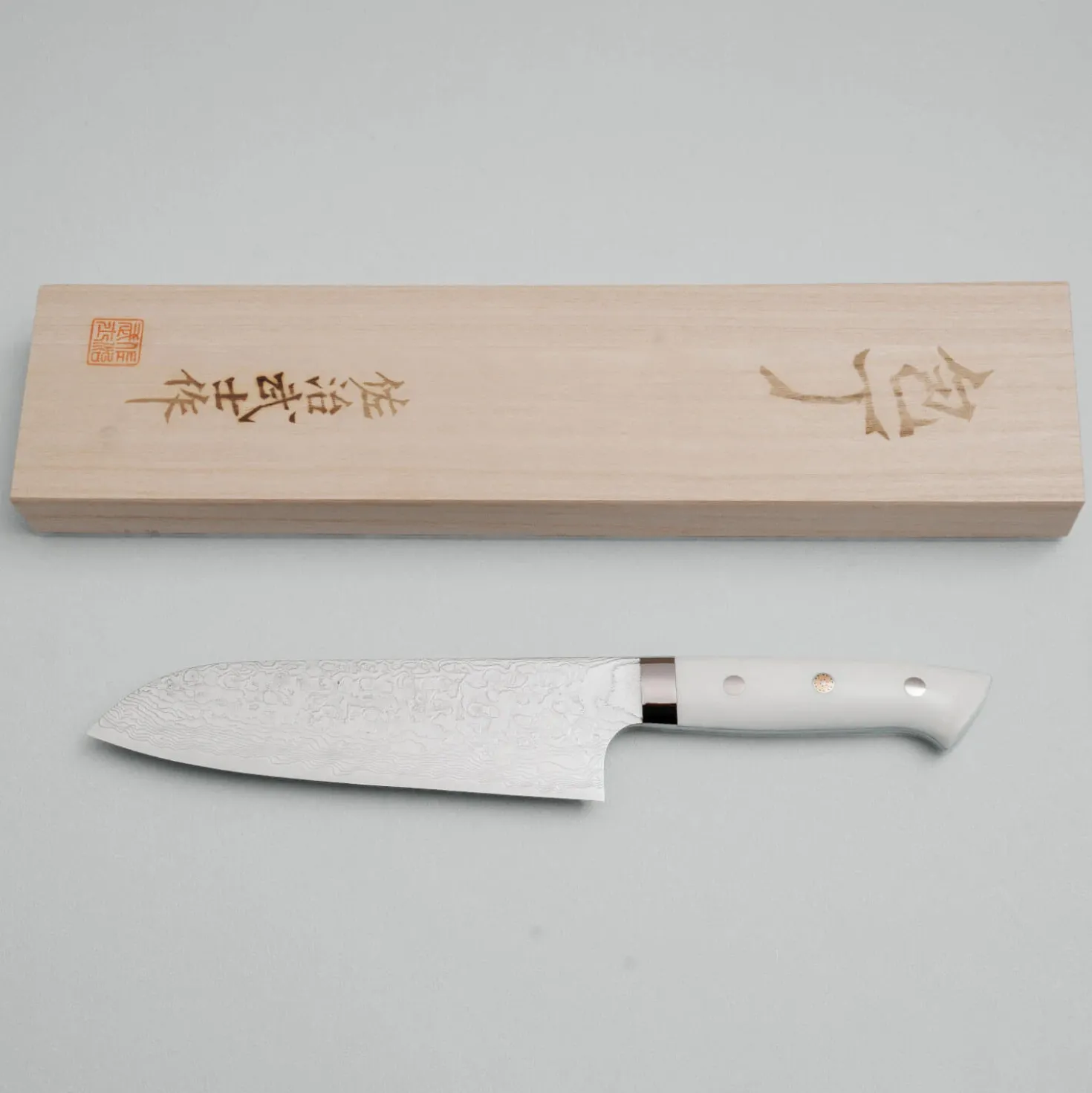 Takeshi Saji VG10 Diamond Finish Corian Santoku 18 cm