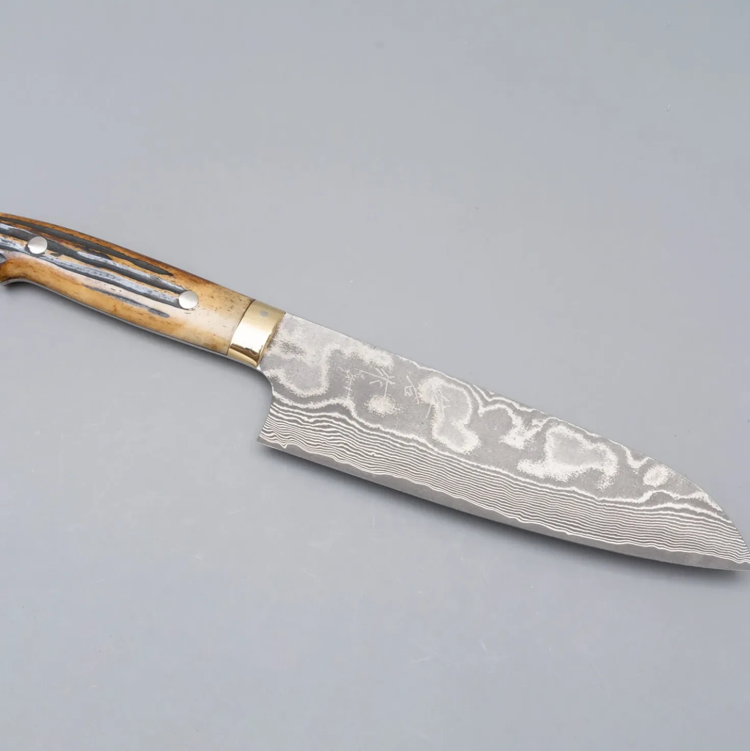 Takeshi Saji VG10 Nickel Damast Staghorn Santoku 18 cm