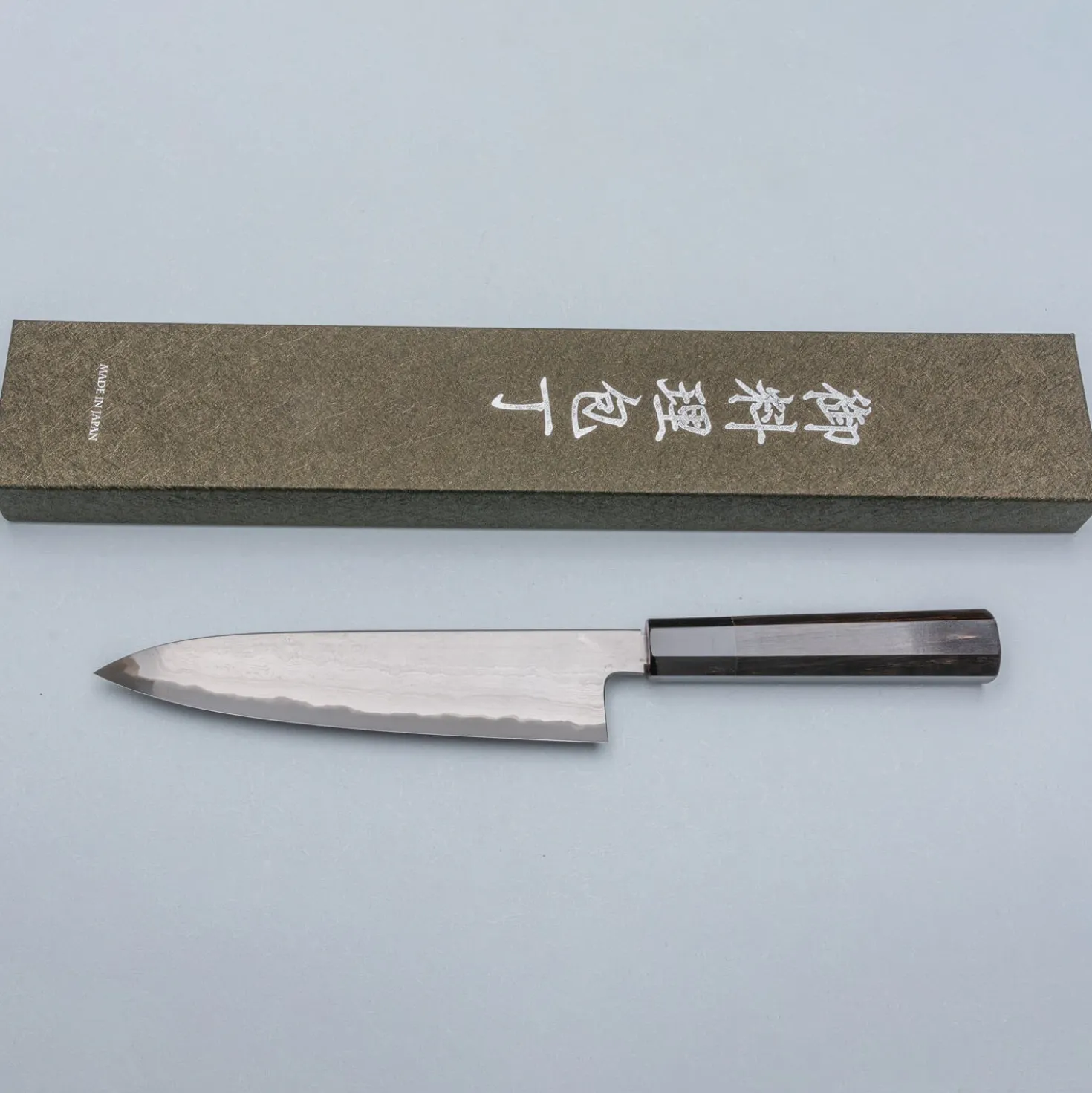 Tetsujin Hamono Aogami 2 Metal Flow Ebony Gyuto 210