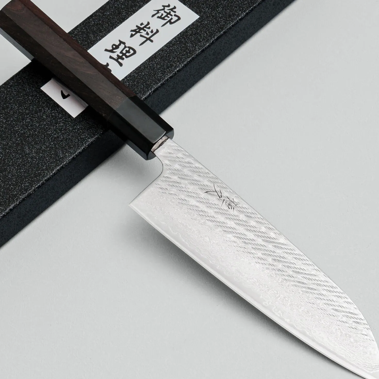 Tsunehisa Ginsan Nawame Damast Ebony Santoku 17 cm