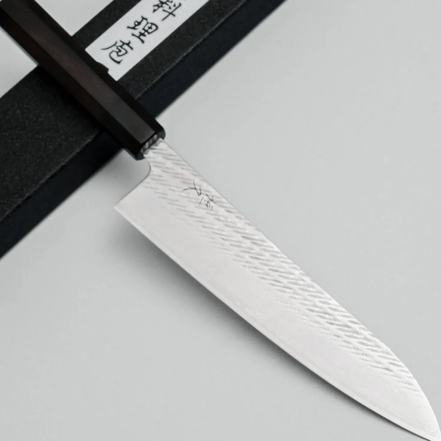 Tsunehisa Ginsan Nawame Damast Ebony Gyuto 21 cm