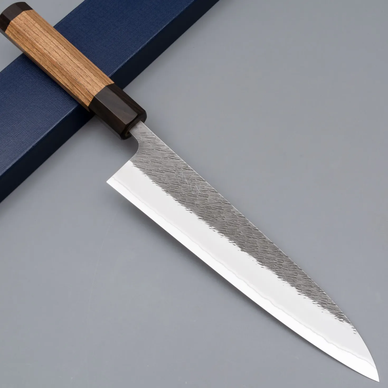 Yoshikane Shirogami #2 Kurouchi Tsuchime Gyuto 210