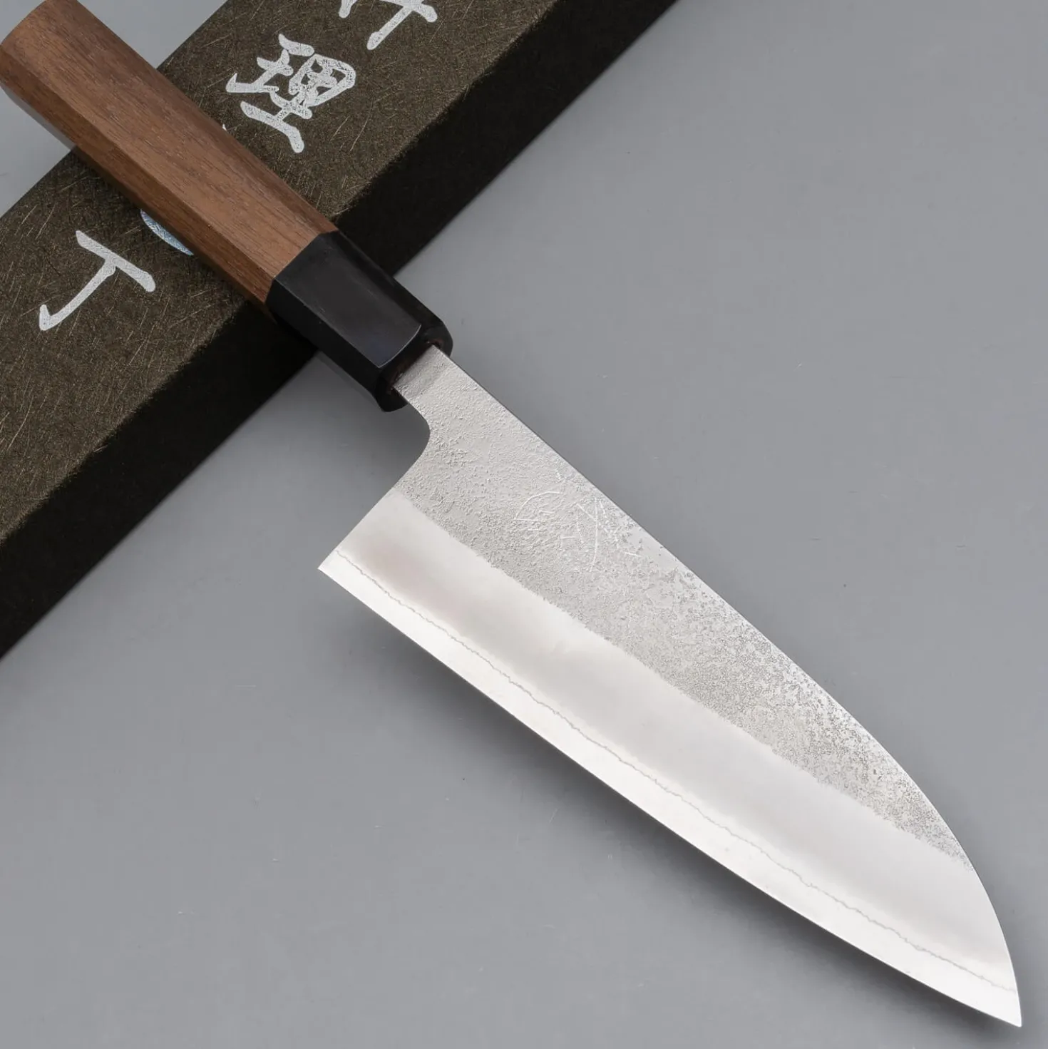 Yoshikane Shirogami #2 Nashiji Santoku
