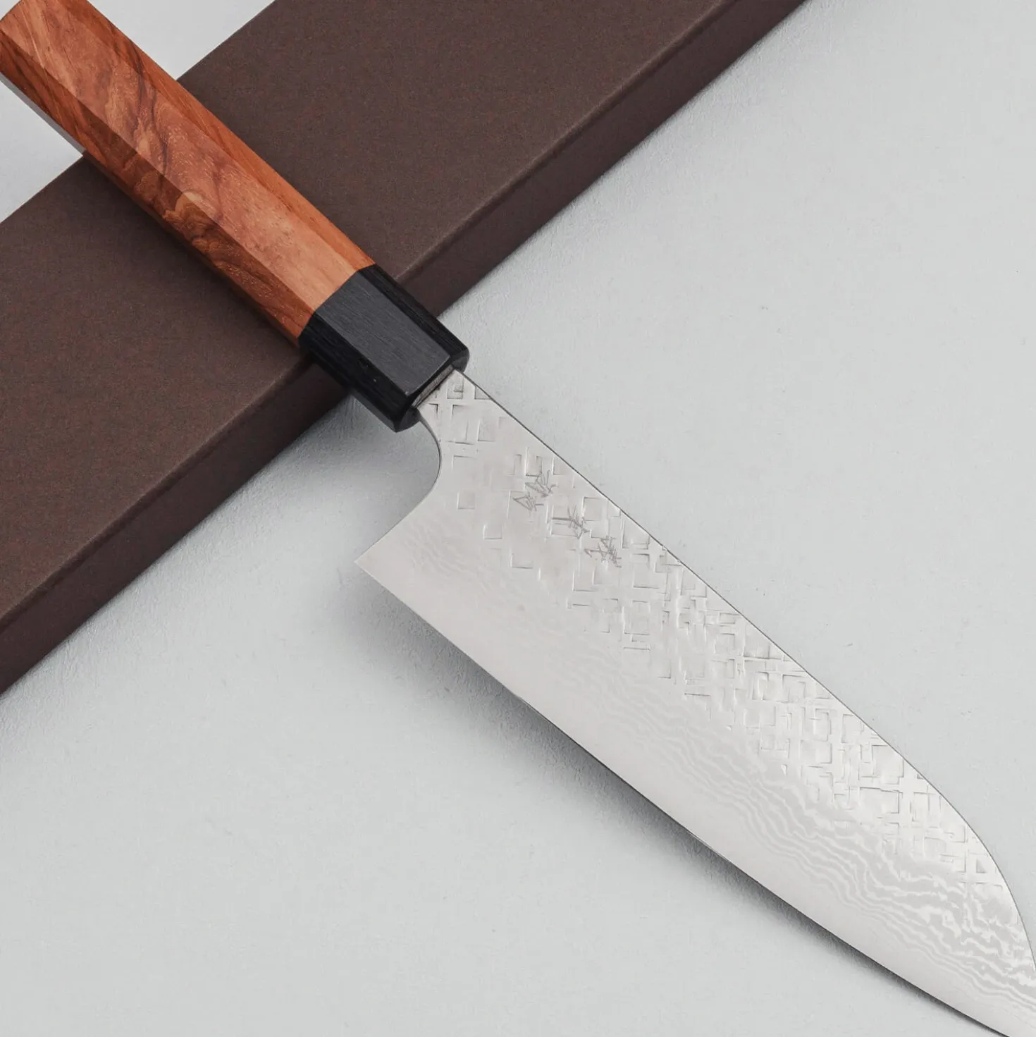 Yoshimi Kato VG10 Tsuchime Damast Rosewood Santoku 17 cm